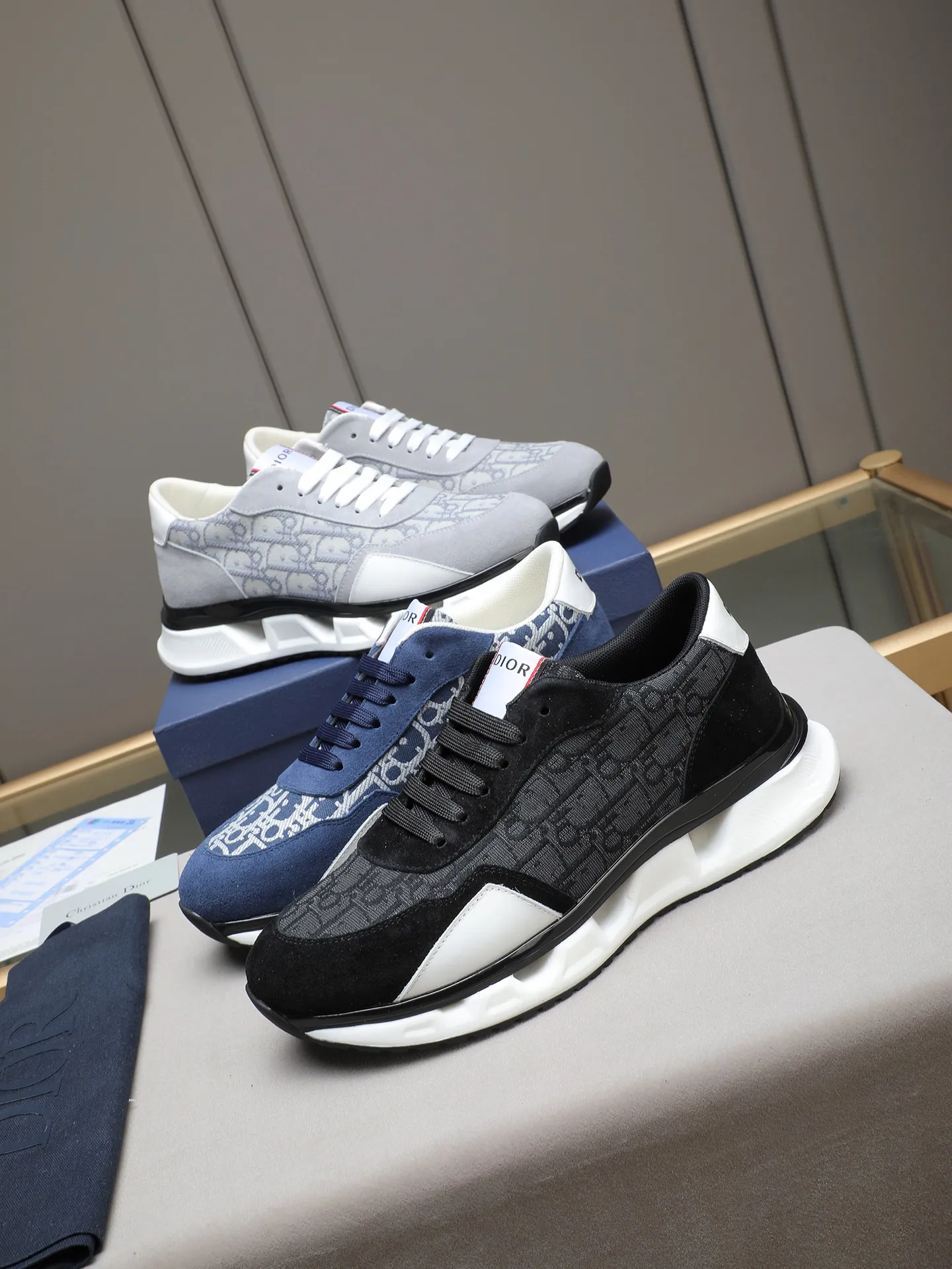 PP460 New Dior🆕The latest men's casual sports shoes, the upper is made of imported cowhide➕Dior's special material! Breathable sheepskin. The TPU blade base is lightweight and wear-resistant! Size:38-44 (45 customized)
